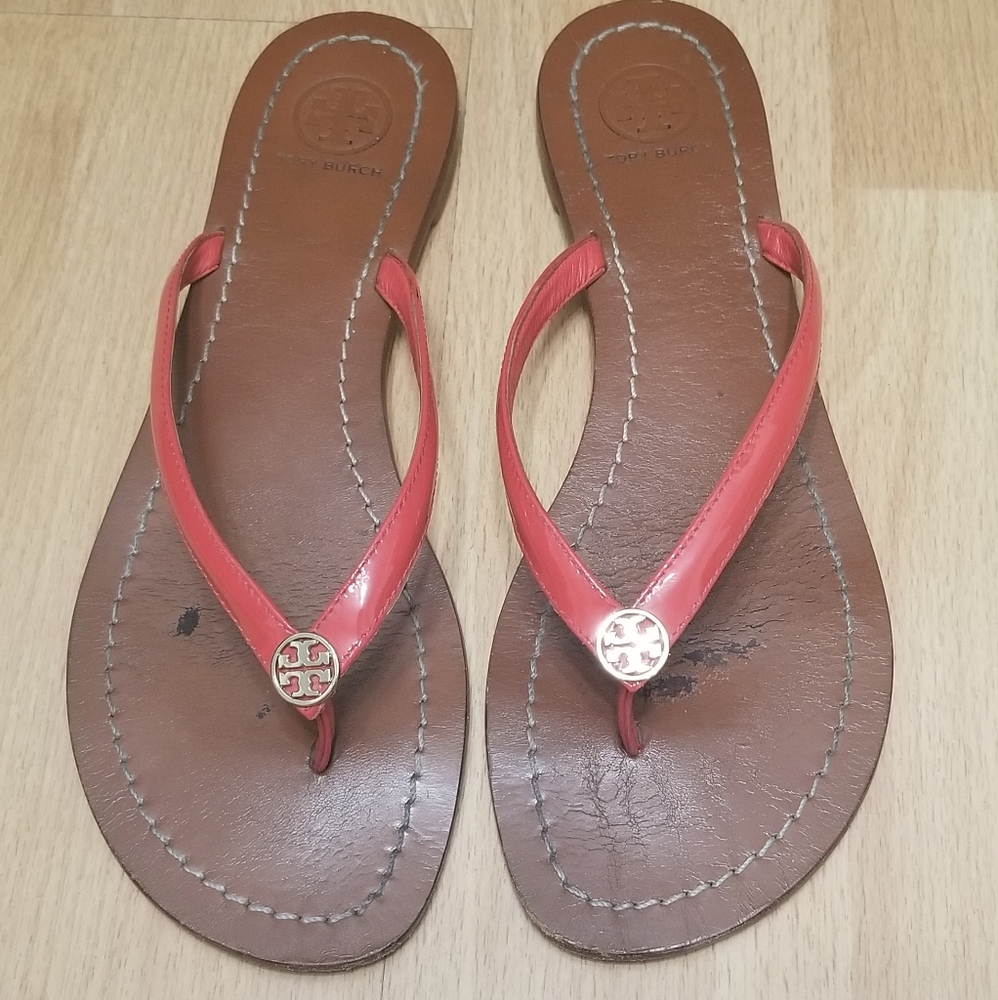 Tory Burch Patent Learher Thong Sandals